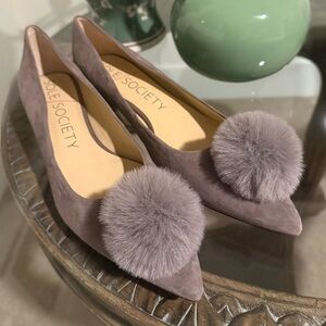 Sole Society Suede Pom Pom Pumps 9.5 Taupe low heel NWOT